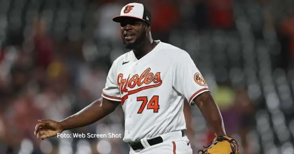 Félix Bautista y Devin Williams fueron honrados con el Premio al Relevista del Año en MLB 2023