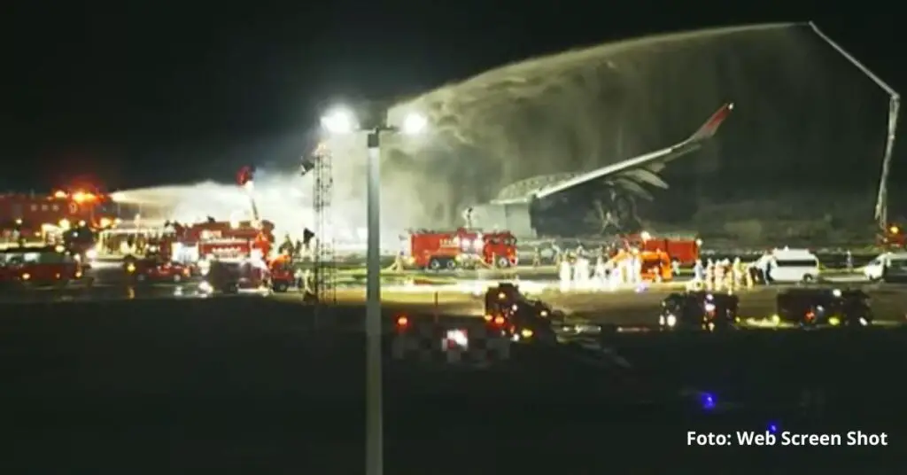 El accidente entre los aviones ha provocado varias muertes