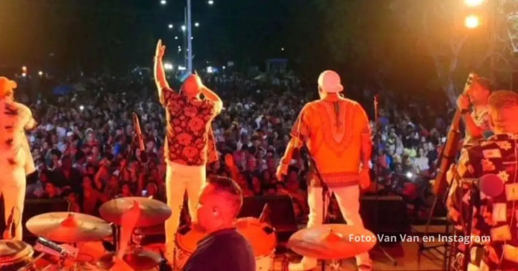 La popular orquesta de Los Van Van vuelve a los escenarios, con un evento que promete calentar la ciudad