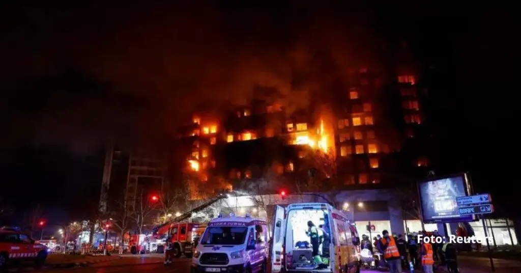 En un trágico suceso en la ciudad española de Valencia, al menos cuatro personas perdieron la vida
