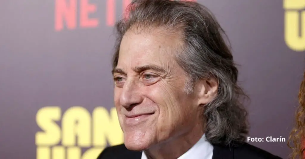 Richard Lewis encontró su sello con un humor “autocrítico”