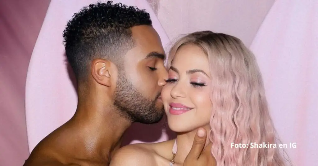 Laviscount, de 31 años, acompañó a Shakira durante su concierto sorpresa en Times Square,