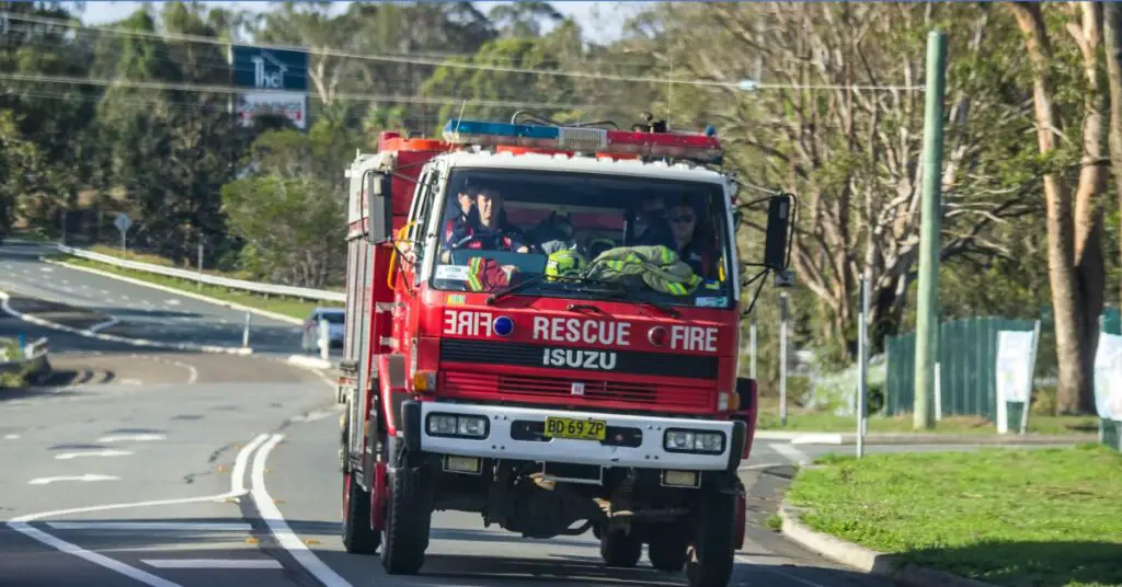 Aunque tomó un par de horas extinguir las llamas por completo, hasta el cierre de esta nota no se habían reportado heridos