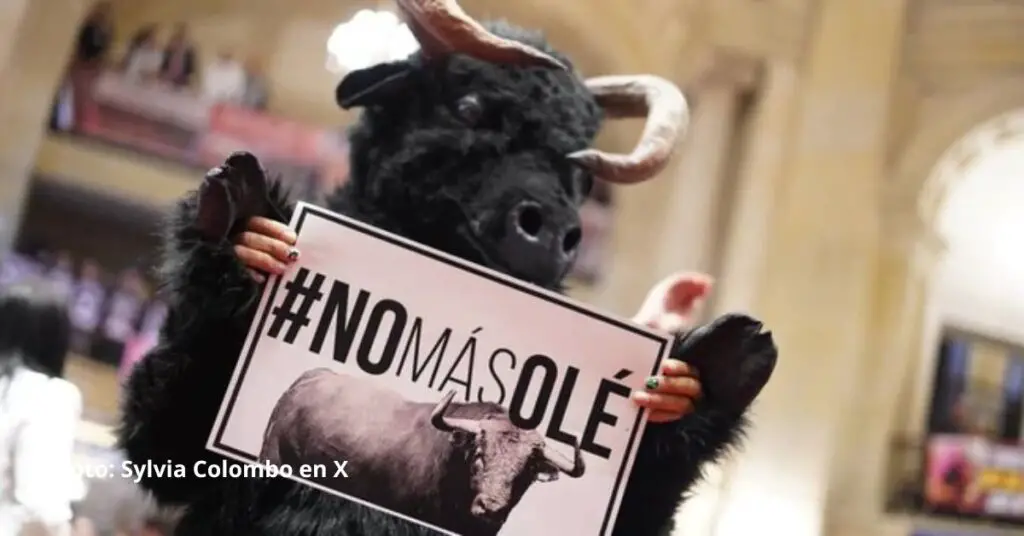 El congreso de Colombia aprobó este martes una ley que prohíbe las corridas de toros en el país