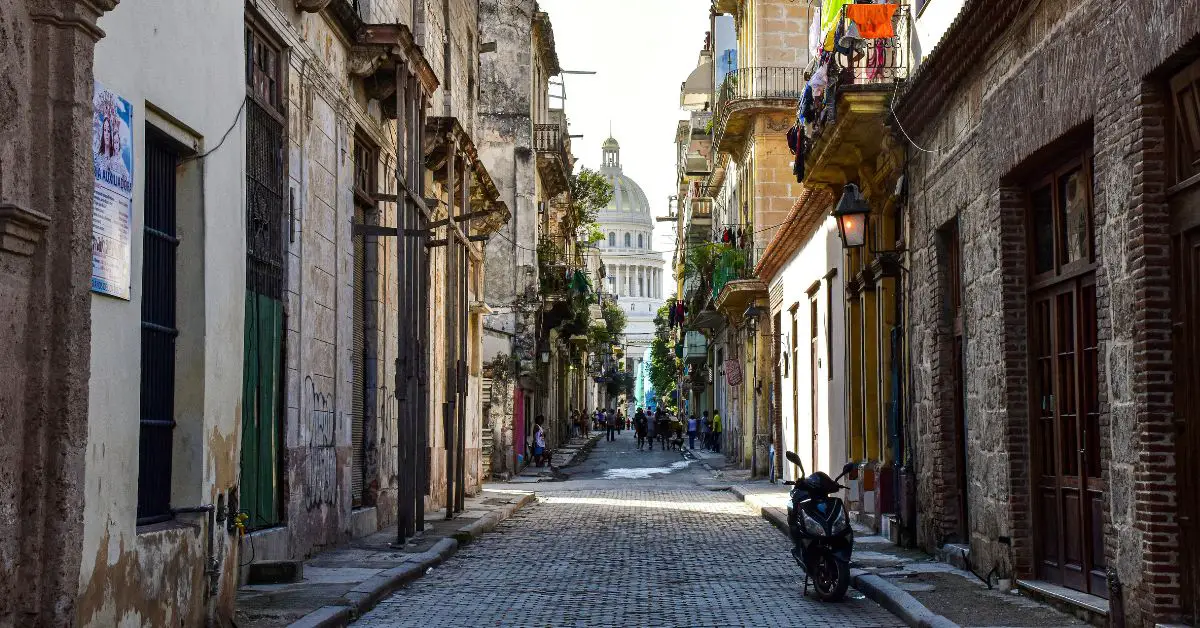 Las noticias de Cuba dan cuenta de la grave crisis socioeconómica que sufre el país, donde la escasez y la inflación marcan el día a día