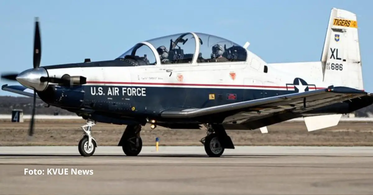 Un piloto instructor de Estados Unidos perdió la vida luego de que el asiento eyectable de su T-6A Texan II se activara en tierra