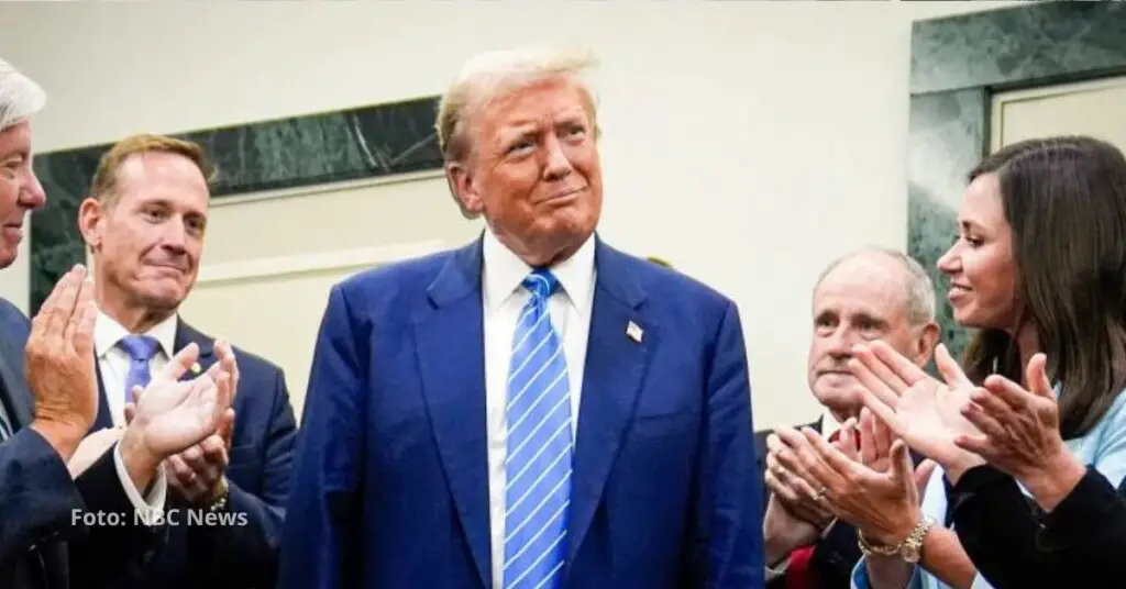 Con un apretón de manos de uno de sus máximos críticos, Donald Trump celebró su cumpleaños