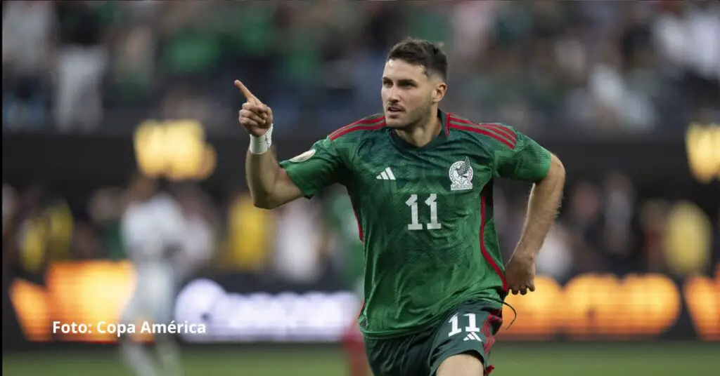 Santiago Giménez es considerado uno de los mejores talentos jóvenes de México en esta Copa América