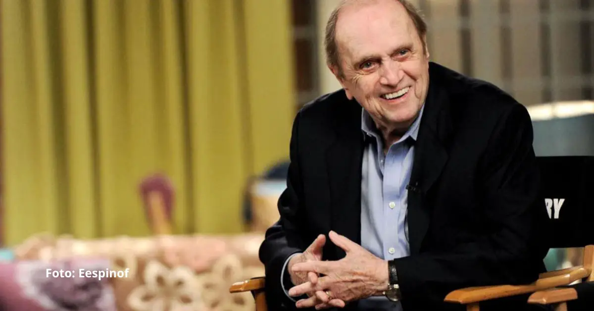 Bob Newhart, reconocido por su emblemático estilo de actuación serio e inexpresivo, ha fallecido a los 94 años de edad