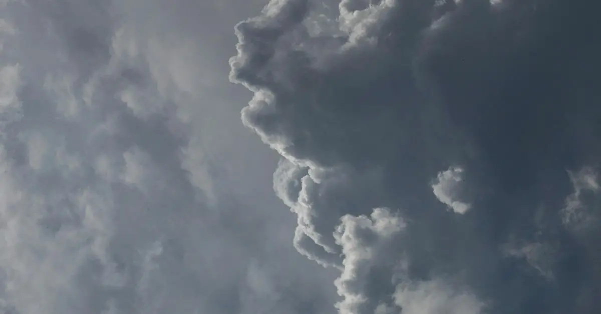 El huracán Beryl, que azotó el Caribe y la península de Yucatán en México la semana pasada, ha sido degradado a tormenta tropical