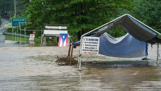 El huracán Ernesto azotó con furia en Puerto Rico y en las Islas Vírgenes. dejando graves afectaciones en viviendas y servicios