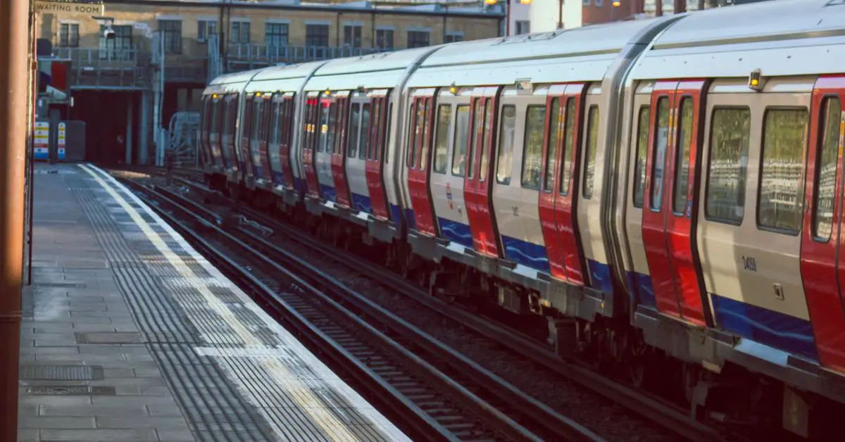 Este año solo en Nueva York, Estados Unidos, se registraron seis muertes por surfing en el metro y 181 arrestos relacionados