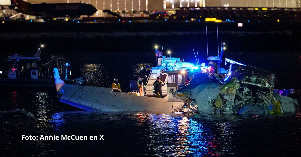 Este miércoles en la noche un avión de pasajeros de American Airlines chocó con un helicóptero del Ejército de USA