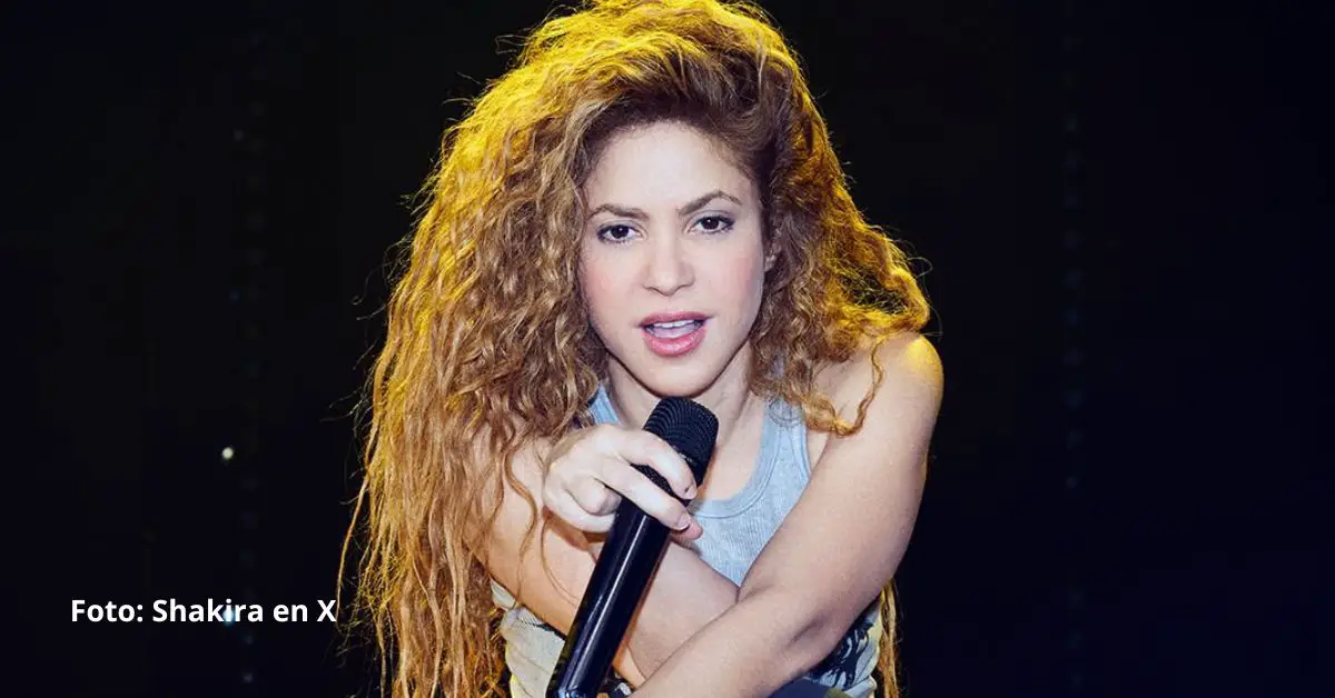 Shakira anunció su gira durante su presentación como invitada especial de Bizarrap en Coachella, el 12 de abril